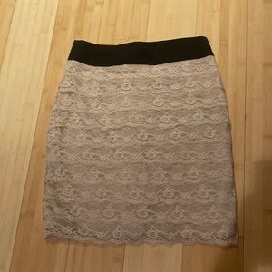 H&M Beige/Tan Lacy Pencil Skirt • US Size 6